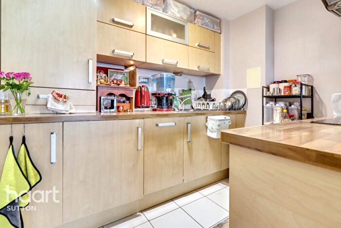 2 Bedroom Flat For Sale In Throwley Way, Sutton, SM1