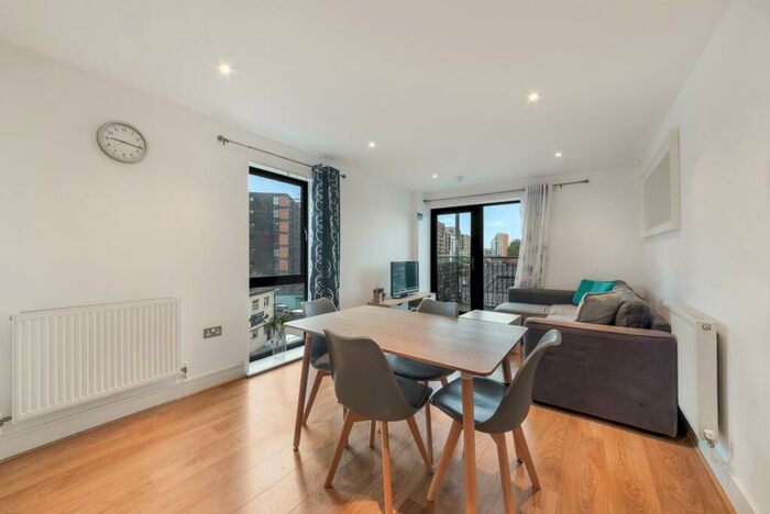 2 Bedroom Apartment To Rent In Jupiter House, St Lukes Square, London, E14