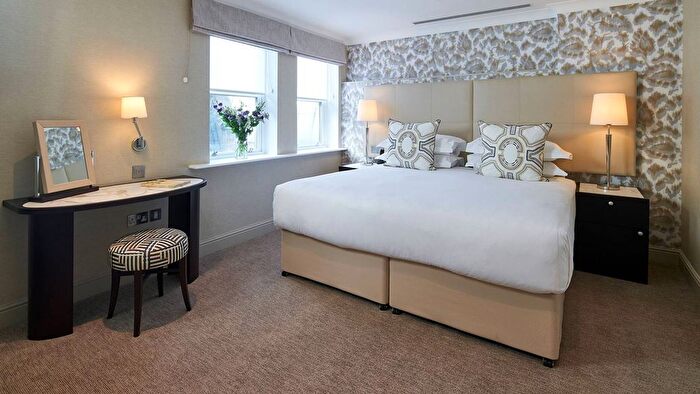 2 Bedroom Flat To Rent In Bow Lane, St Pauls, London, EC4M