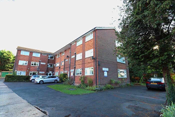 2 Bedroom Flat To Rent In James Court, LU4