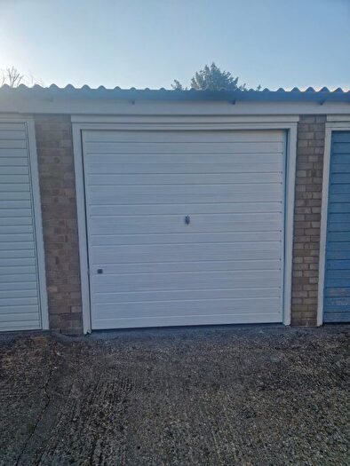 Garage / Parking To Rent In The Beeches Russell Road, Whestone, N20