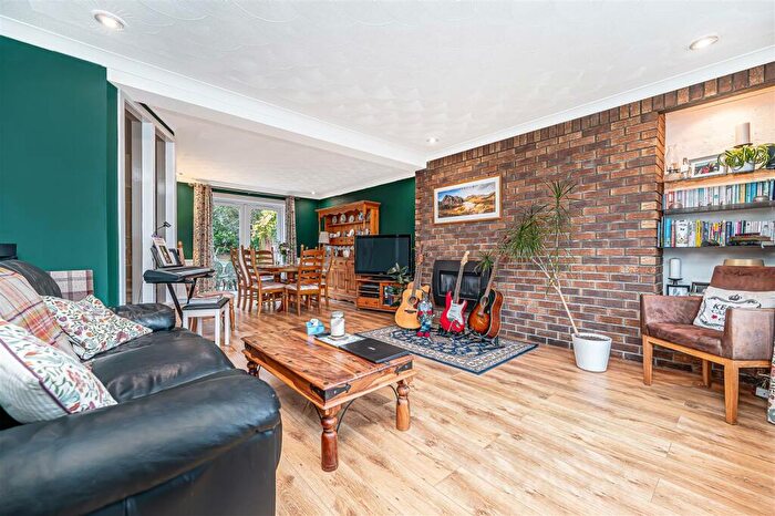 2 Bedroom Semi-Detached House For Sale In Thimblehall Drive, Dunfermline, KY12