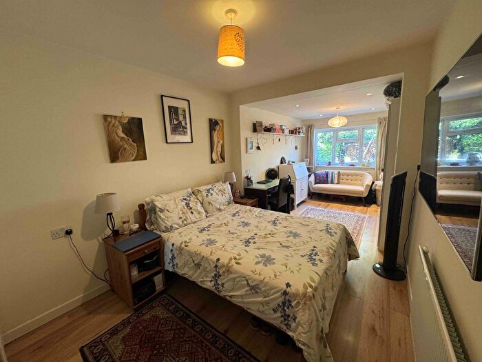 2 Bedroom Maisonette To Rent In Cranford Drive, UB3