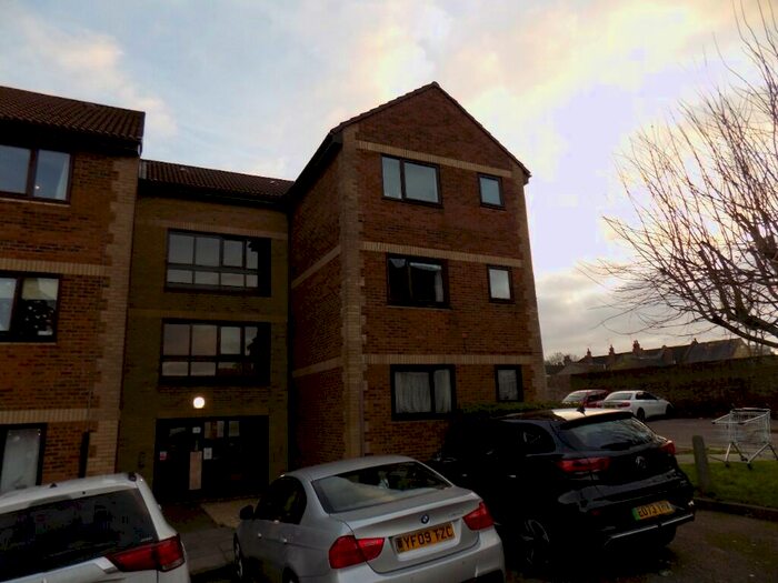 1 Bedroom Apartment To Rent In Roots Hall Drive, Southend-On-Sea, Essex, SS2