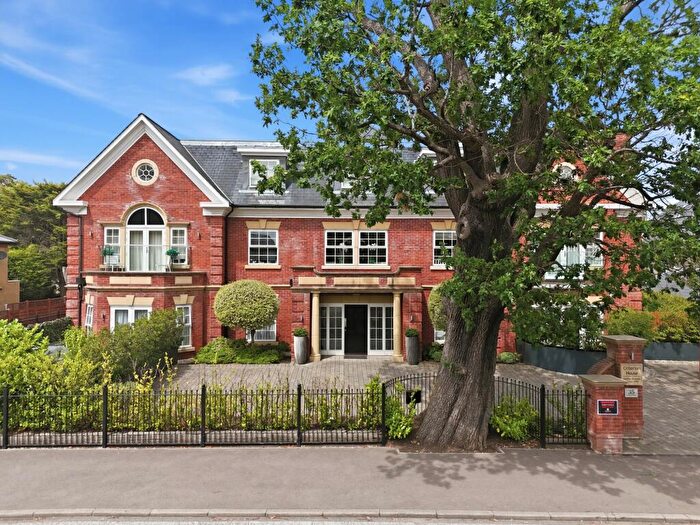 2 Bedroom Flat For Sale In Camlet Way, Hadley Wood, Hertfordshire, EN4
