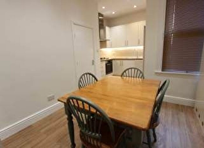 4 Bedroom End Of Terrace House To Rent In Warwick Road, Southgate, N11
