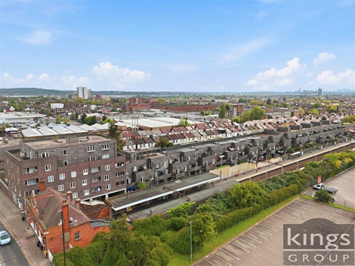 1 Bedroom Flat For Sale In Poppy Drive, Enfield, EN3