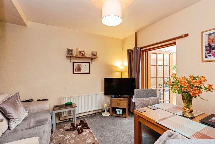 3 Bedroom Semi-Detached House For Sale In Peyton Avenue, March, PE15