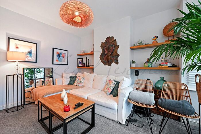 1 Bedroom Flat To Rent In Elmcroft Crescent, London, NW11