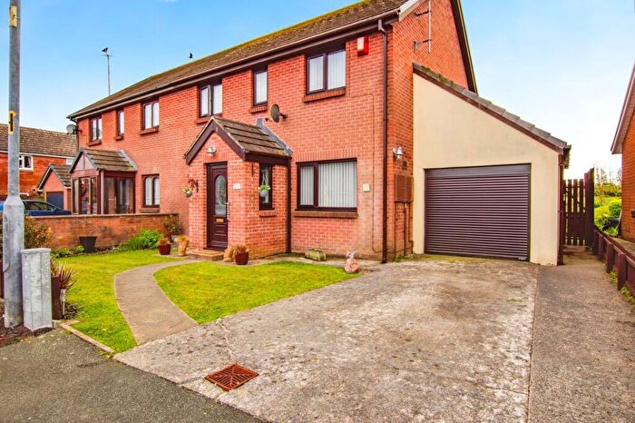 3 Bedroom Semi-Detached House For Sale In Maes Awel, Fishguard, SA65