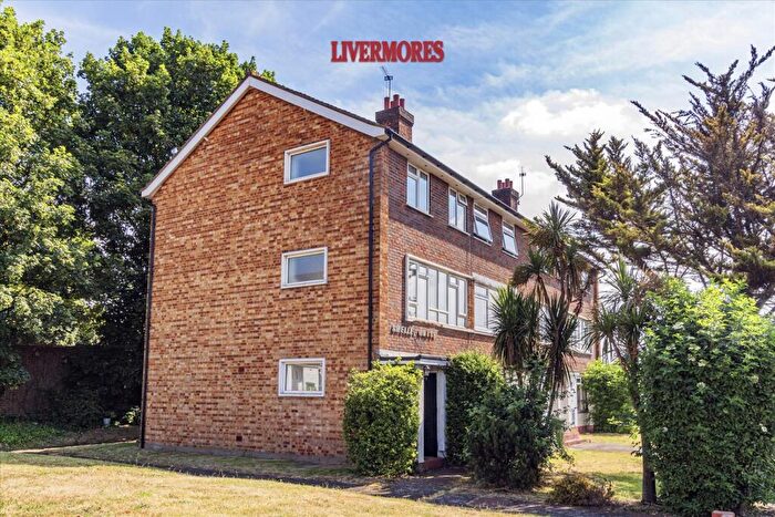 2 Bedroom Maisonette For Sale In Shelley House, Crayford, Kent, DA1