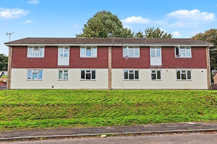 2 Bedroom Flat For Sale In Feltham Drive, Frome, BA11
