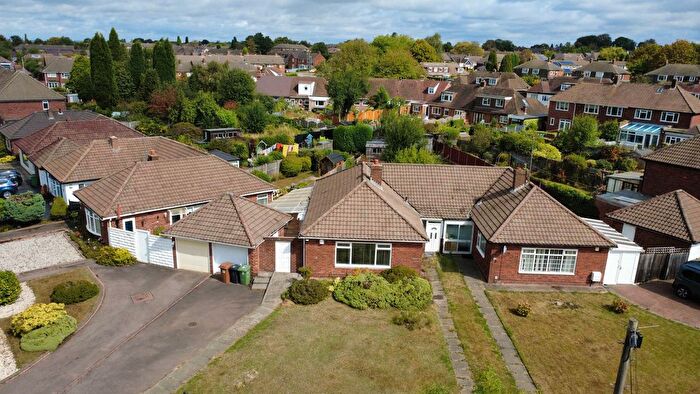 3 Bedroom Semi-detached Bungalow For Sale In Wellfield Road, Walsall, WS9