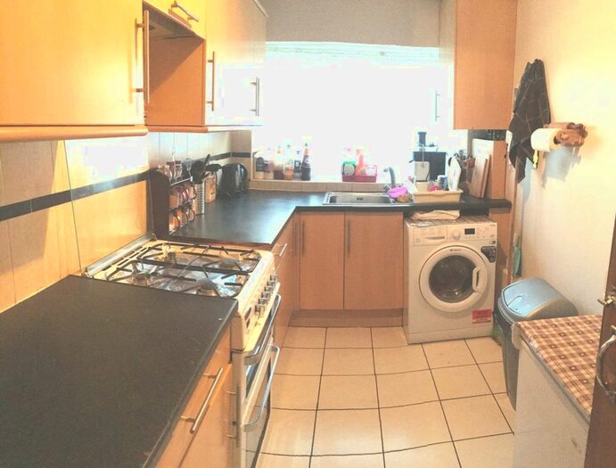 2 Bedroom Flat To Rent In Avenue Road, Southall, UB1