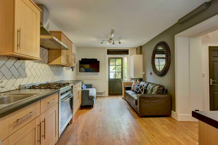 6 Bedroom Terraced House To Rent In Pinhoe Road, Exeter, EX4