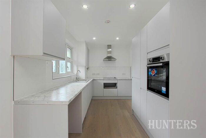 3 Bedroom Flat To Rent In Guildford House, Denmark Road, London, SE5