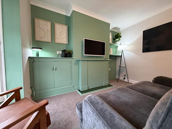 4 Bedroom Terraced House To Rent In West End - Bed // Student House // Sept, LN1