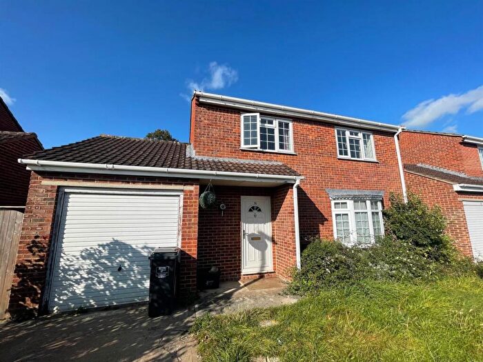 4 Bedroom Detached House To Rent In Beaufort Close, Melksham, SN12