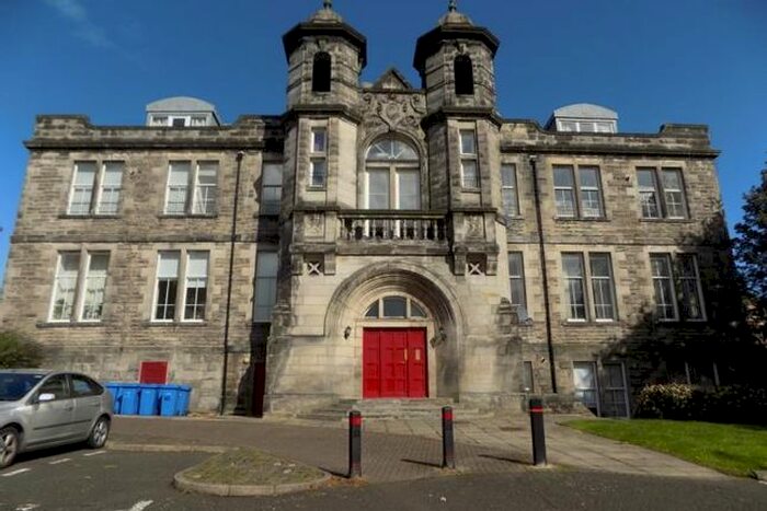 2 Bedroom Flat To Rent In Skibo Court, Dunfermline, KY12