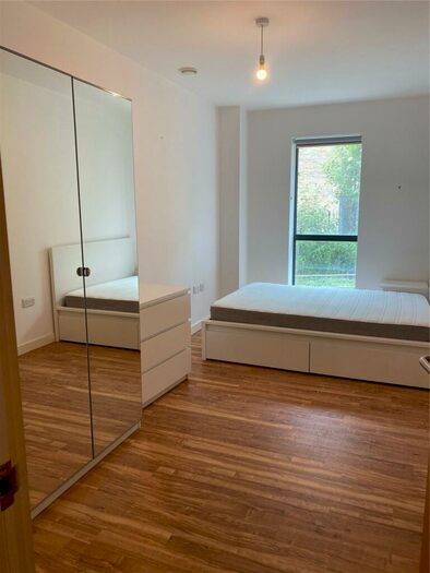 1 Bedroom Flat To Rent In Aire, Cross Green Lane, LS9
