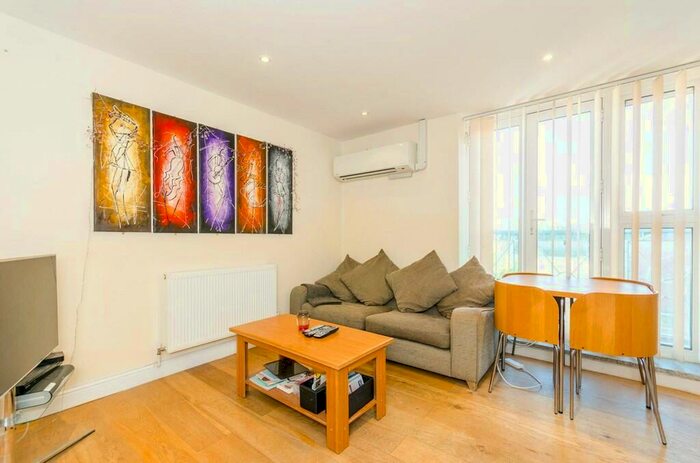 2 Bedroom Apartment To Rent In High Street, Hornsey, London, N8