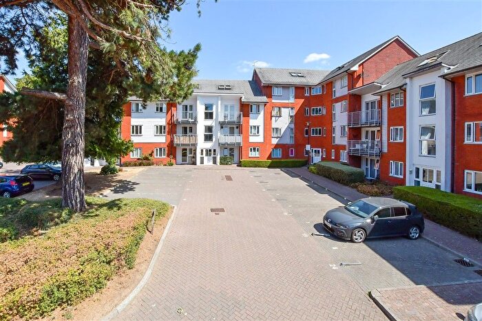 3 Bedroom Flat For Sale In Holland Road, Maidstone, Kent, ME14