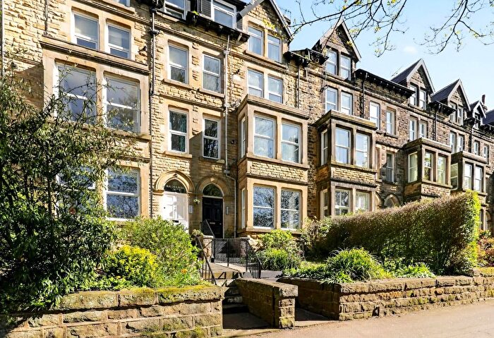 2 Bedroom Flat For Sale In Valley Drive, Harrogate, HG2
