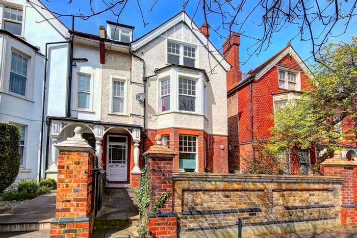 2 Bedroom Flat To Rent In Sutton Court Road, London, W4