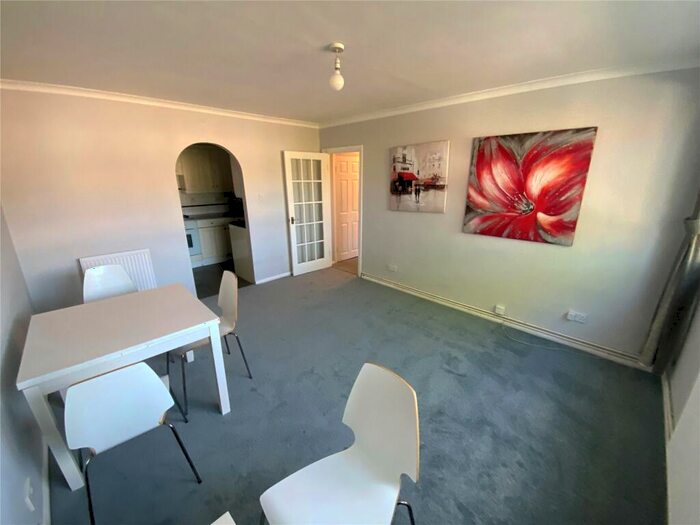 1 Bedroom Apartment To Rent In Fairlawns, Brownlow Road, London, N11