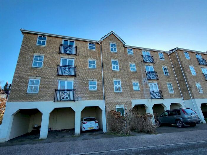 2 Bedroom Flat To Rent In Harriet Drive, Borstal, Rochester, ME1