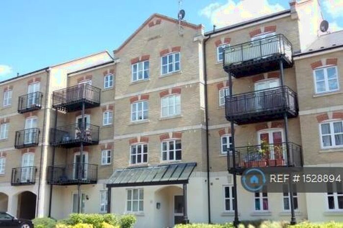 2 Bedroom Flat To Rent In Masters House, Aylesbury, HP21