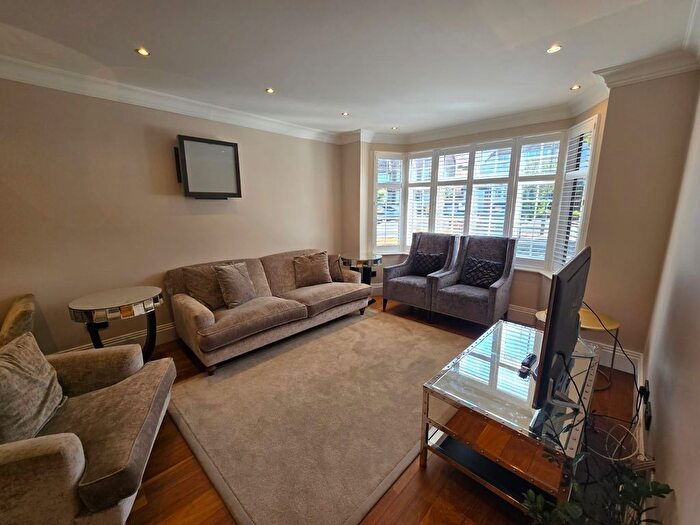 4 Bedroom Flat To Rent In Wentworth Avenue, London, N3