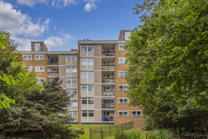 2 Bedroom Flat To Rent In Tilford Gardens, London, SW19