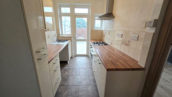 4 Bedroom Terraced House To Rent In Selwyn Avenue, Ilford, IG3