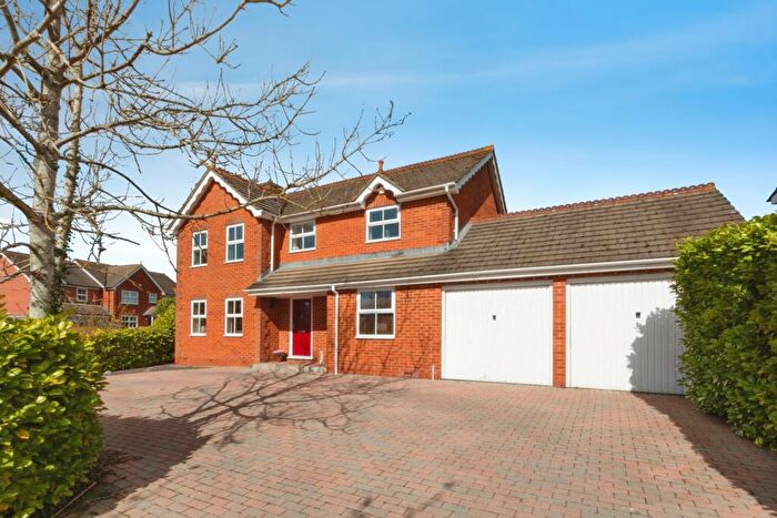 4 Bedroom Detached House For Sale In Belvedere Gardens, Chineham, Basingstoke, Hampshire, RG24
