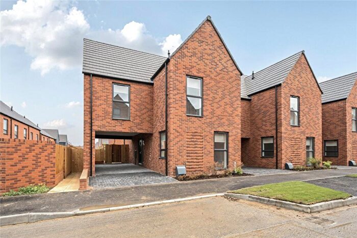 3 Bedroom Terraced House To Rent In Mistletoe Road, Houghton Regis, Dunstable, LU5