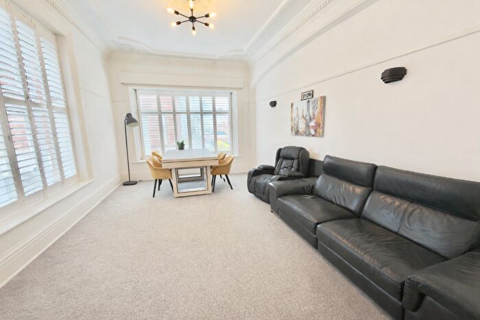 2 Bedroom Flat To Rent In Durley Gardens, Bournemouth, Dorset, BH2