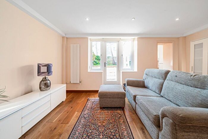 1 Bedroom Flat For Sale In Larkhall Rise, Clapham, London, SW4