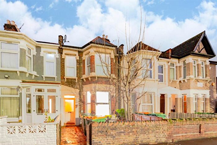1 Bedroom Flat To Rent In Meanley Road, London, E12