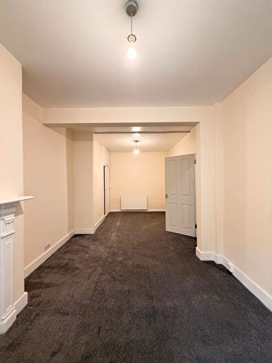 3 Bedroom Terraced House To Rent In Hale Gardens, London, N17
