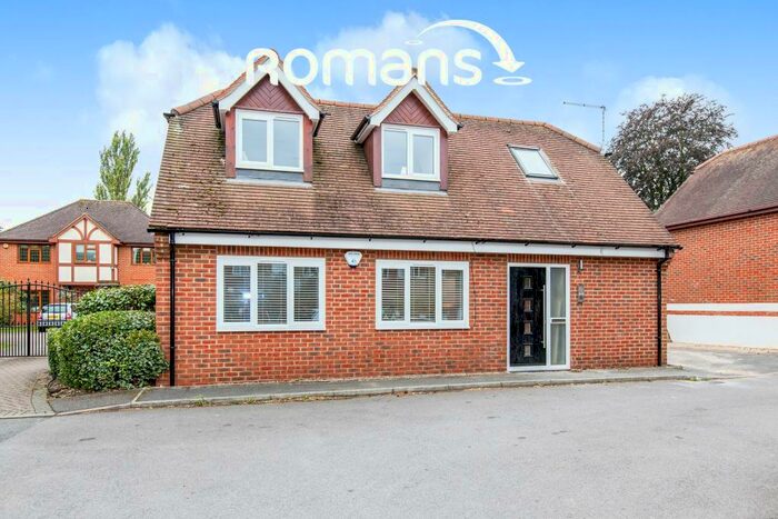 2 Bedroom Detached House To Rent In Havelock Road, SL6