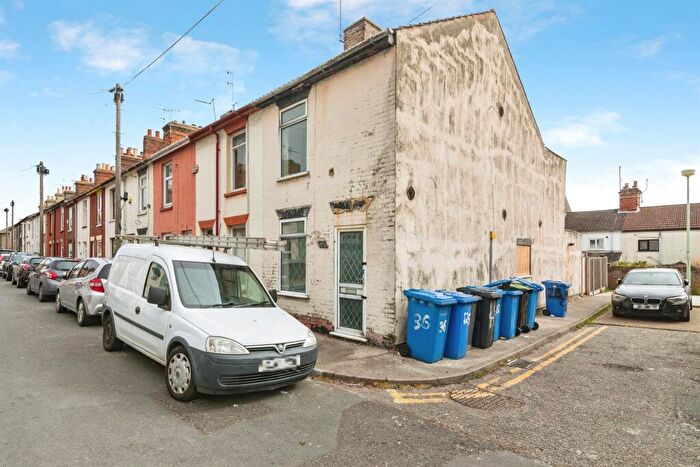 3 Bedroom Semi Detached House For Sale In Reeve Street, Lowestoft, NR32