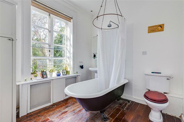1 Bedroom Terraced House To Rent In Arundel Square, Islington, N7