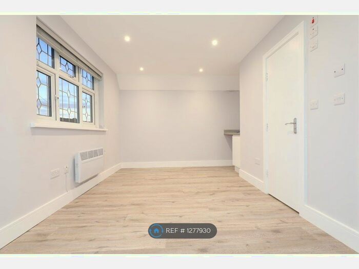 Studio To Rent In Thoronton Avenue, London UB7
