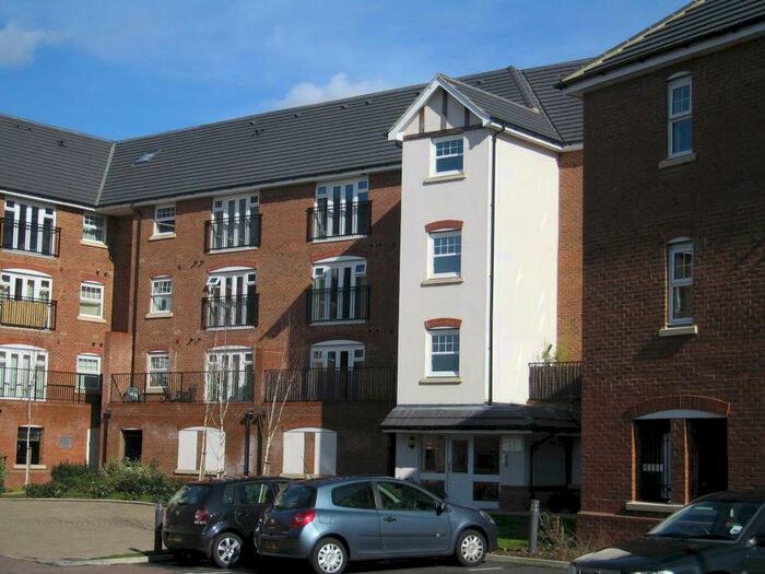 2 Bedroom Flat To Rent In Woodfield Road, Northgate, Crawley, RH10