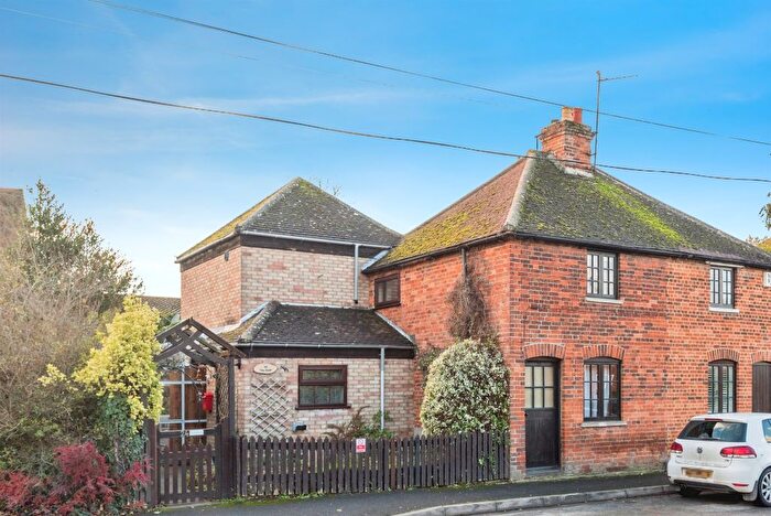 3 Bedroom Semi Detached House For Sale In Henley Road, Sandford-On-Thames, Oxford, OX4