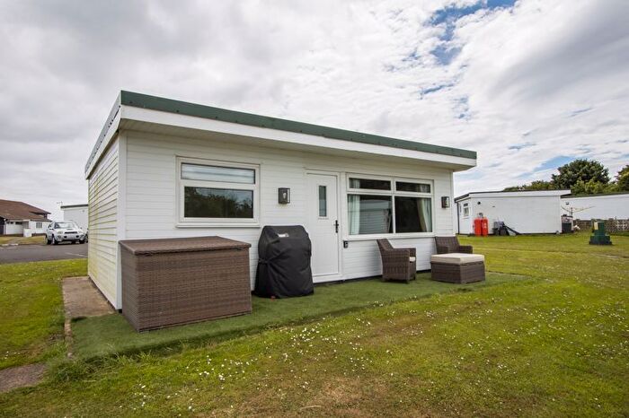 2 Bedroom Chalet For Sale In Lavernock Road, Penarth, CF64