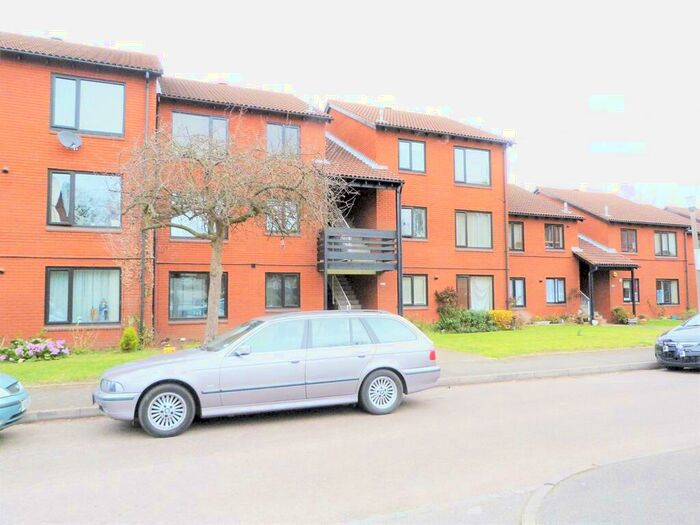 1 Bedroom Flat To Rent In Tithe Barn Close, Kingston Upon Thames, Surrey, KT2
