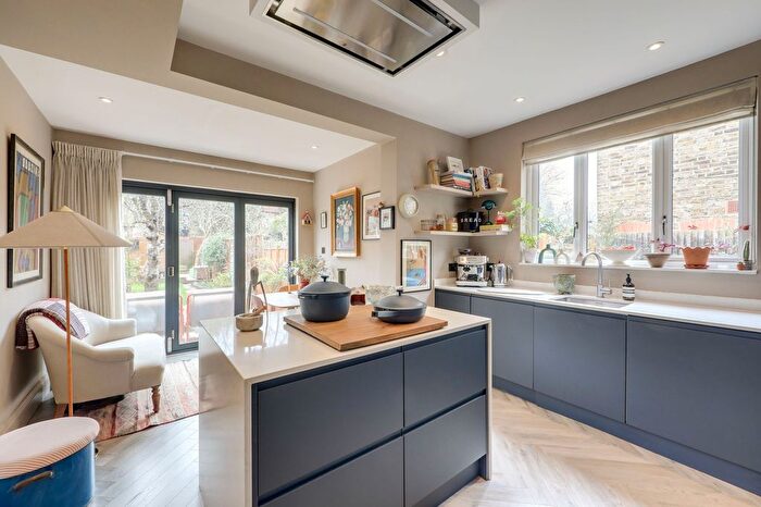 2 Bedroom Flat For Sale In Davenport Road, London, SE6