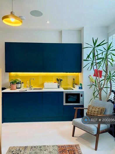 Studio To Rent In Barrington Road, London, N8